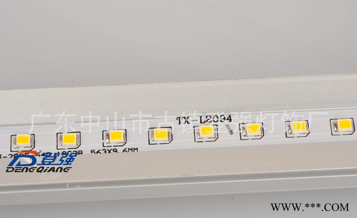 能兼容电杆式整流器工作的T8灯管 高光效白光日光灯 大量现货