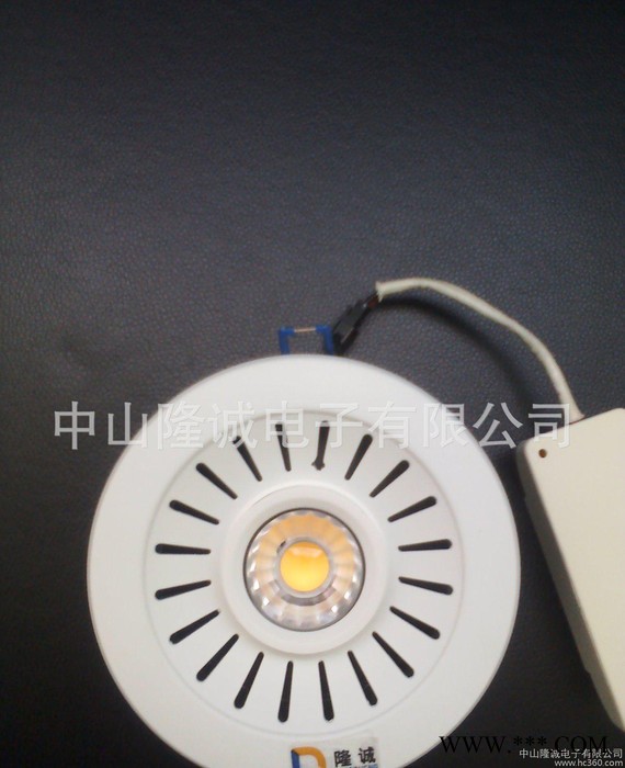 过CE LED筒灯，压铸铝嵌入式崁灯，COB圆形灯，带散热器