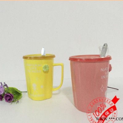 黄色、粉红色萌版杯子 1959-1塑料盖多角带勺陶瓷杯