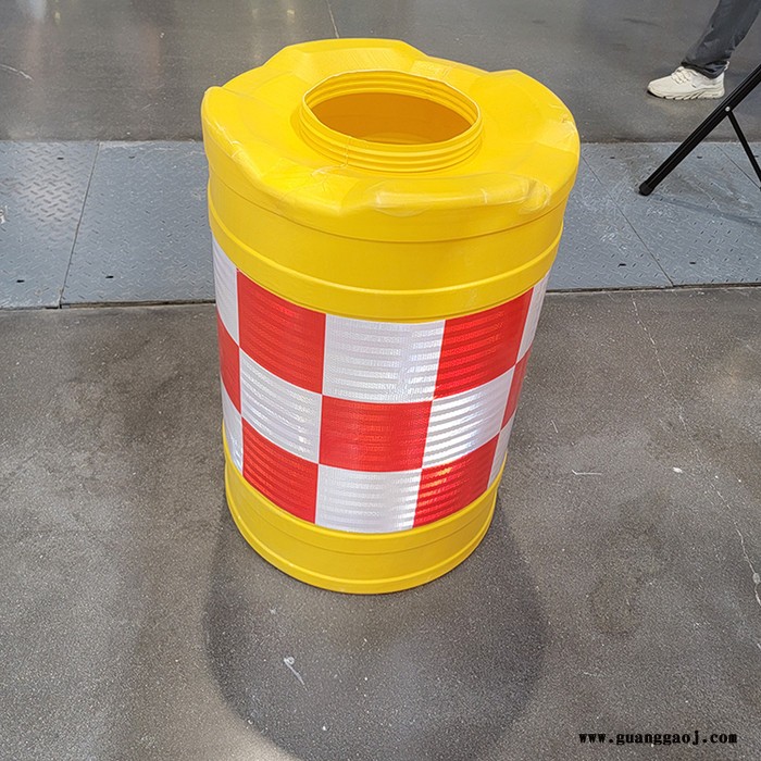 恒泰吹塑防撞桶 反光塑料隔离墩 道路隔离防撞桶 道路交通设施