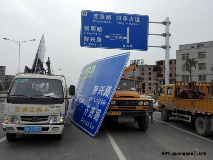 南宁市同享钢结构    交通标志牌      标志牌