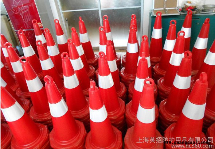 路锥雪糕筒 反光交通防护圣诞桶 上海雪糕筒租赁 出租橡胶路锥