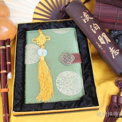 供应丝绸类创意礼品  商务礼品 会议礼品 办公礼品---丝绸笔记本